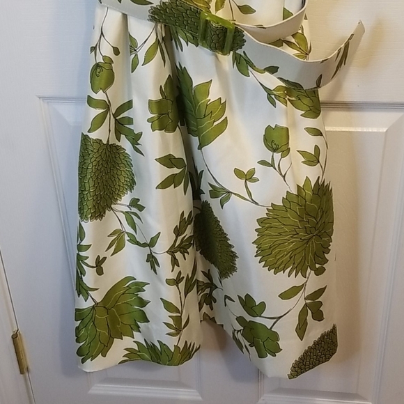E8:JESSICA H: SIZE 6-CREAM AND GREEN LEAF DRESS - Picture 3 of 5